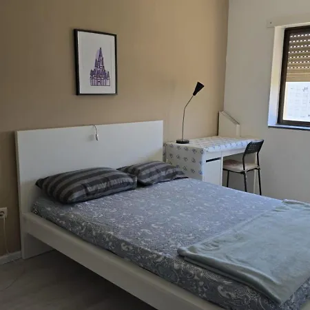 Familiar Com Cama De Casal Apenas Casais E Raparigas Não Há Homens Solteiro Family With Double Bed For Couples&girls Only No Individual Men Allows * Braga