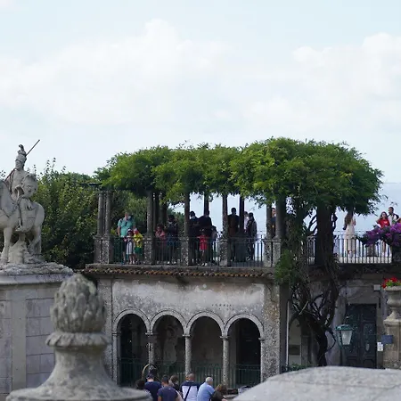 ホームステイ Familiar Com Cama De Casal Apenas Casais E Raparigas Nao Ha Homens Solteiro Family With Double Bed For Couples And Girls Only No Individual Men Allows With Private Washroom But In Hall Way