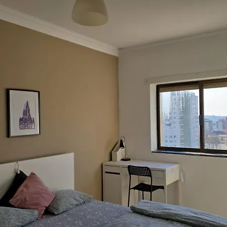 Familiar Com Cama De Casal Apenas Casais E Raparigas Não Há Homens Solteiro Family With Double Bed For Couples&girls Only No Individual Men Allows Braga