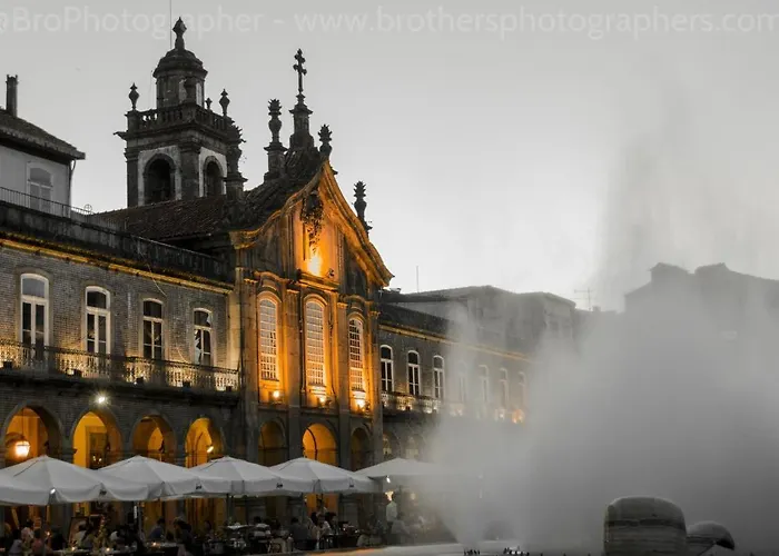 Kwatera prywatna Familiar Com Cama De Casal Apenas Casais E Raparigas Nao Ha Homens Solteiro Family With Double Bed For Couples And Girls Only No Individual Men Allows With Private Washroom But In Hall Way