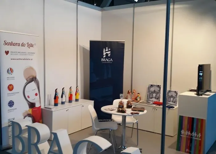 Familiar Com Cama De Casal Apenas Casais E Raparigas Nao Ha Homens Solteiro Family With Double Bed For Couples And Girls Only No Individual Men Allows With Private Washroom But In Hall Way 民宿 *